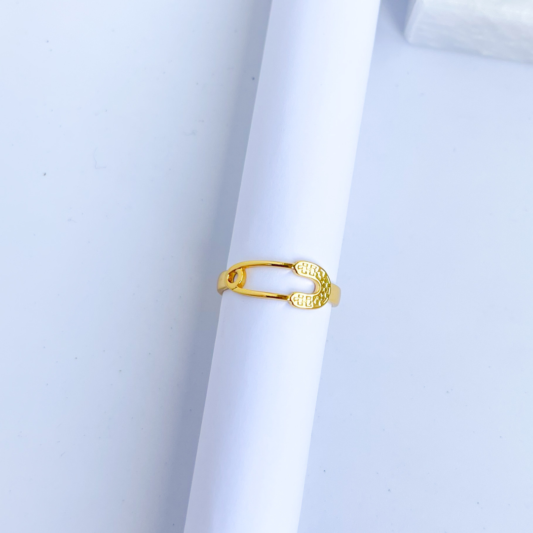 Safety pin ring